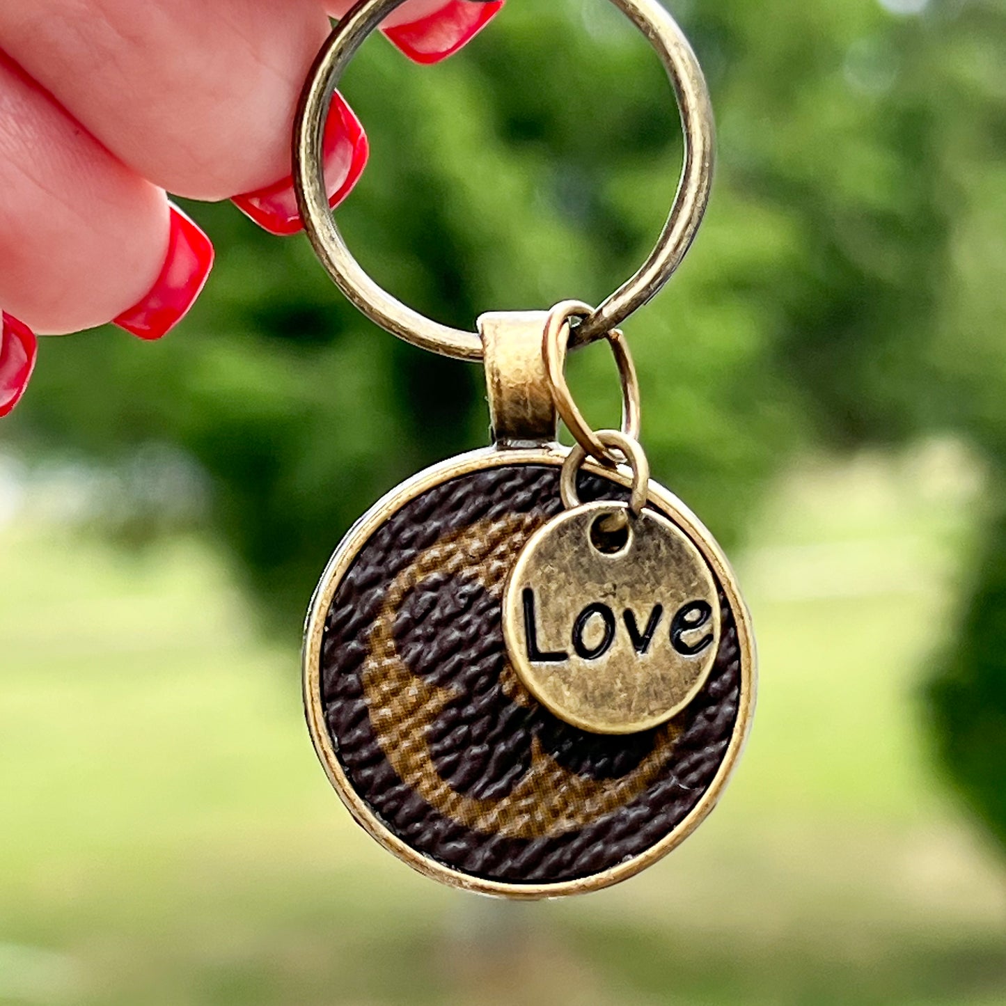 LV MINIMALIST KEYCHAIN