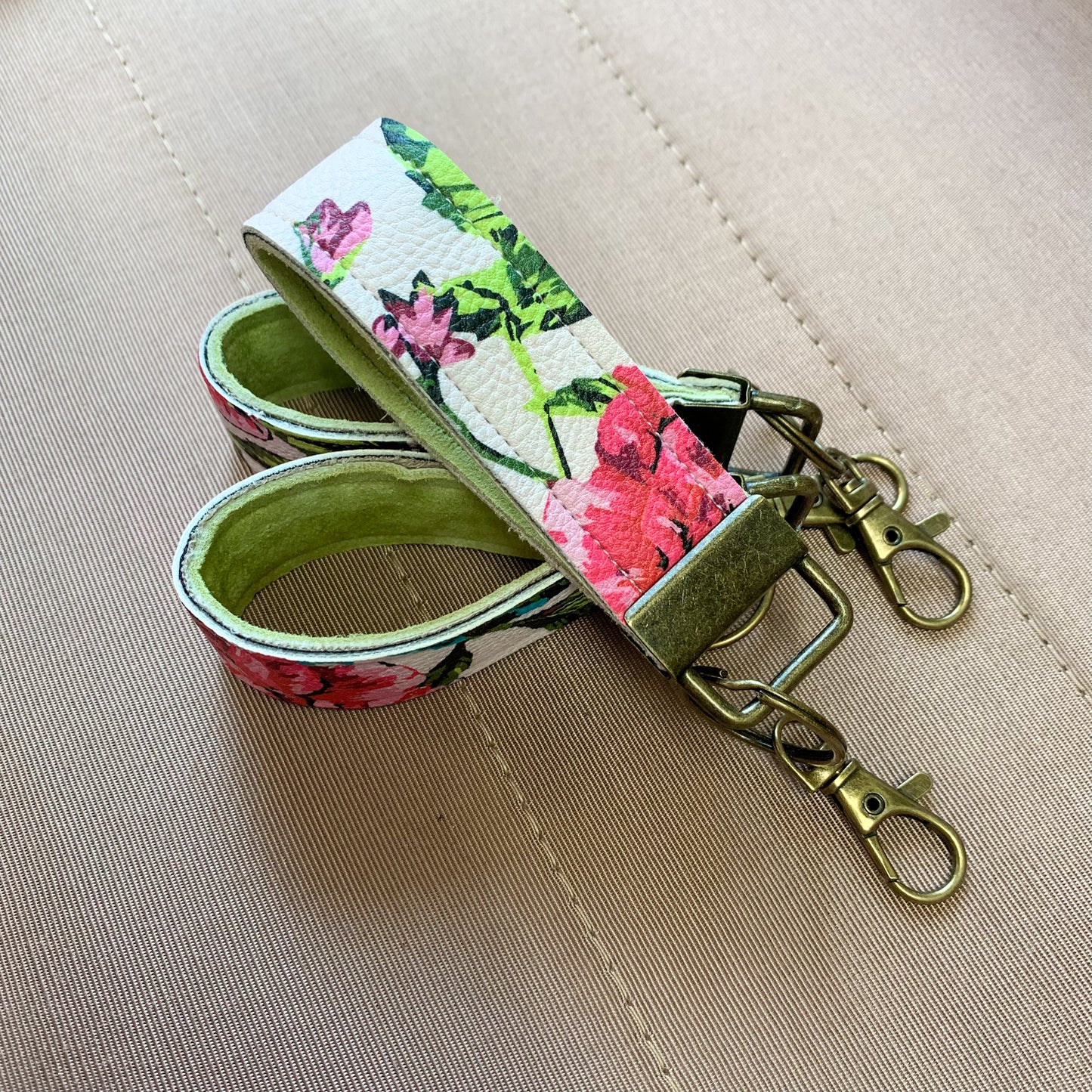 BETSEY JOHNSON KEY FOB