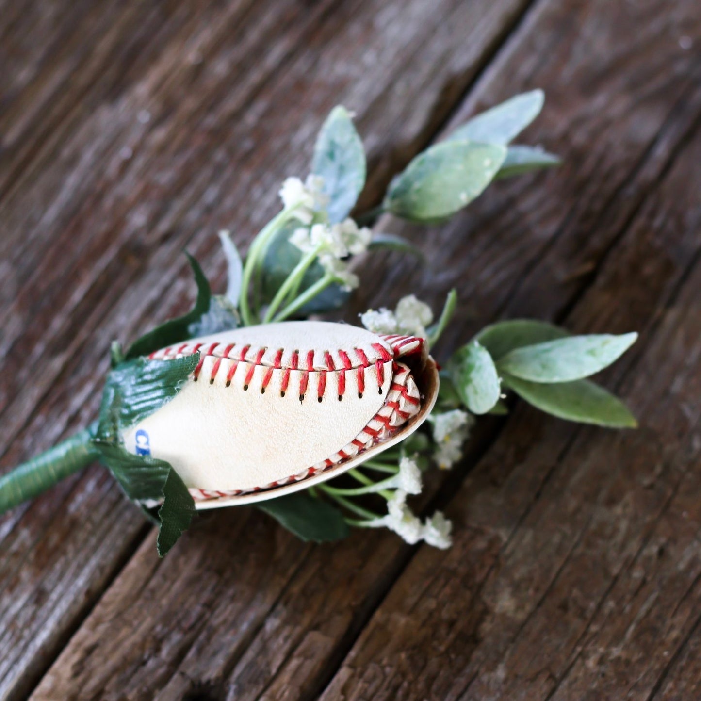BASEBALL BOUTONNIERE