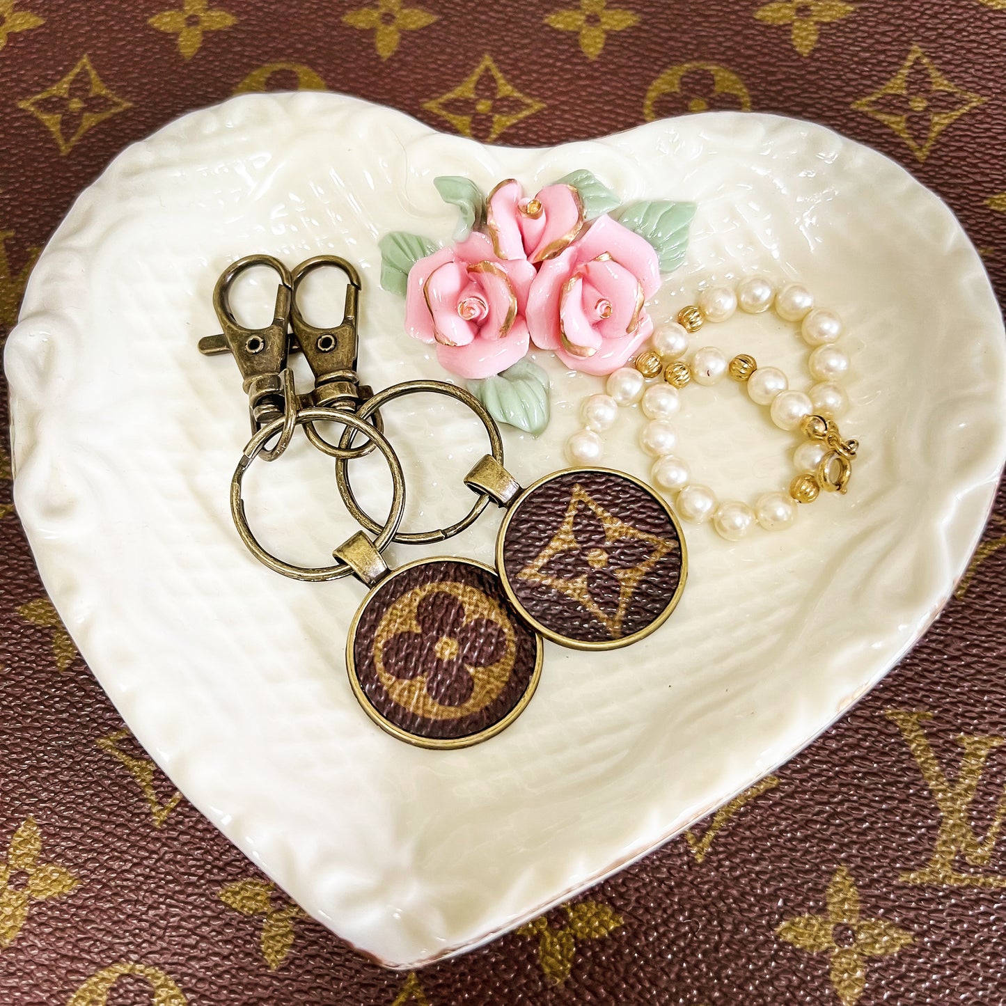 LV MINIMALIST KEYCHAIN