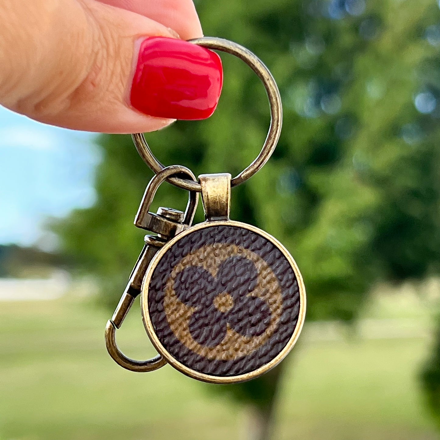 LV MINIMALIST KEYCHAIN