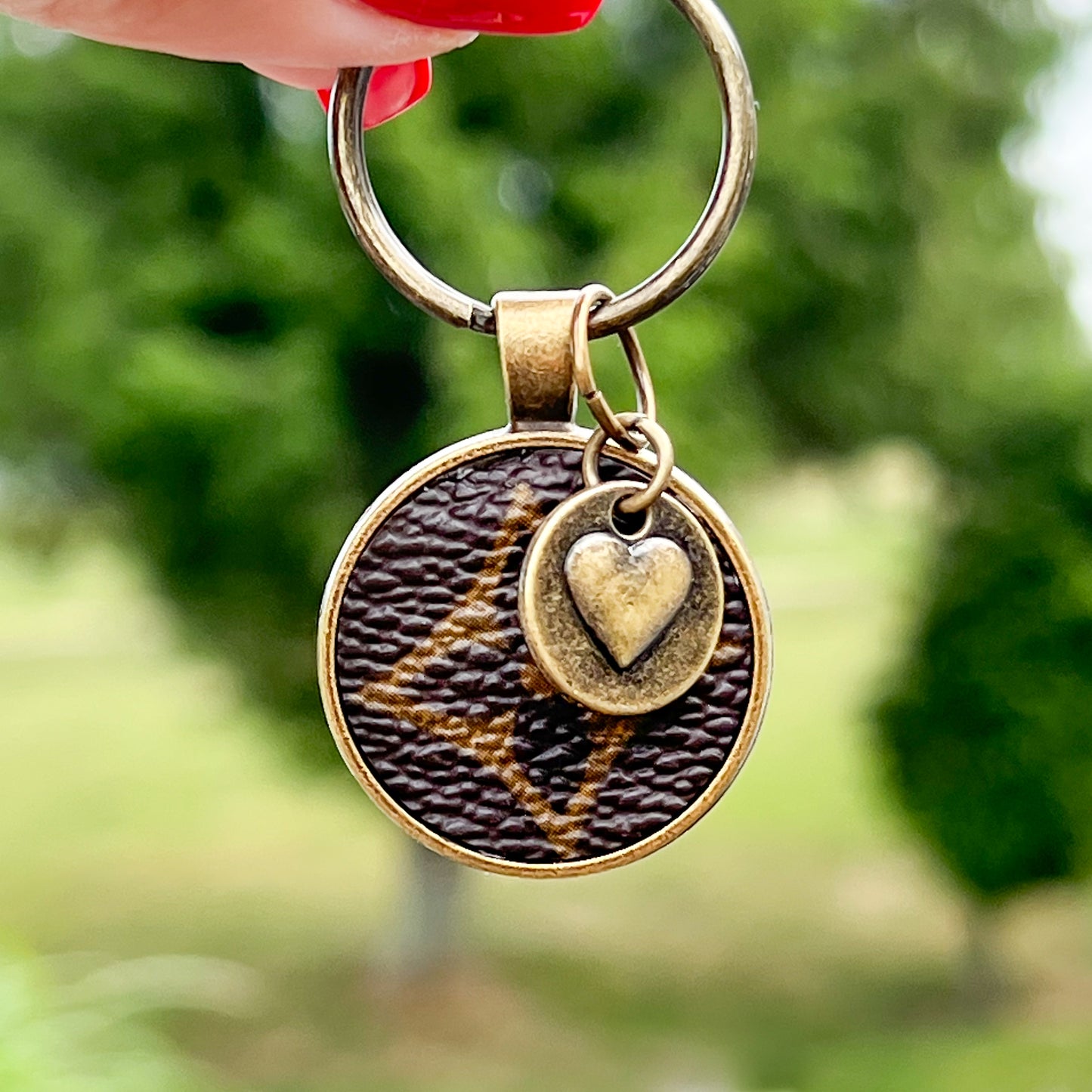 LV MINIMALIST KEYCHAIN