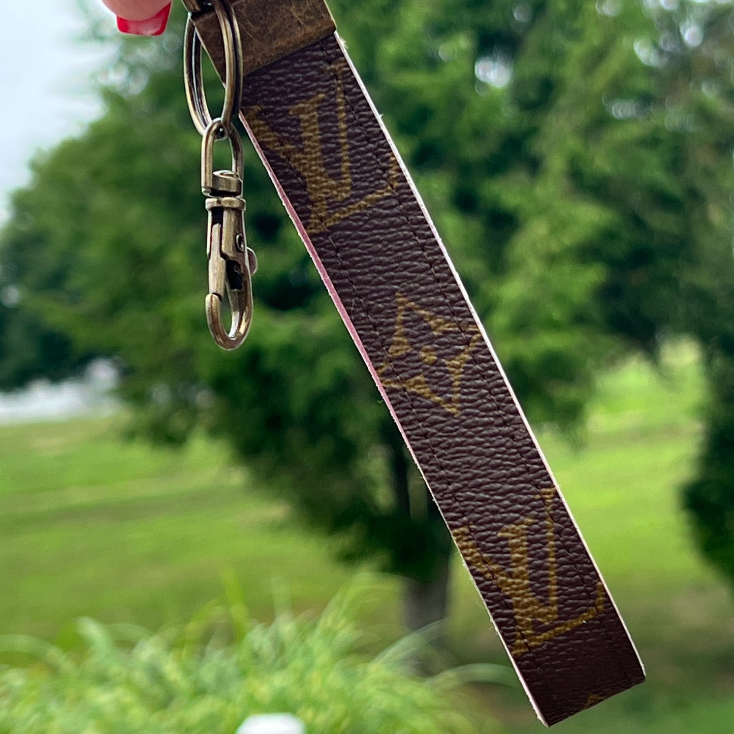 LOUIS VUITTON WRISTLET - LILAC