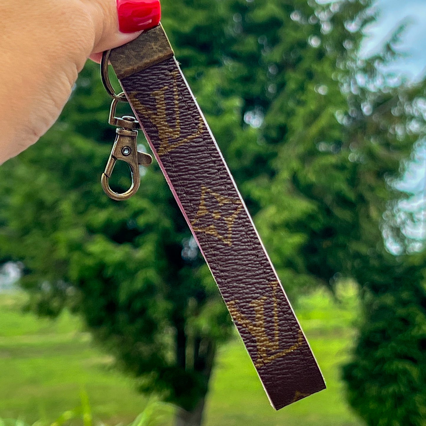LOUIS VUITTON WRISTLET - LILAC